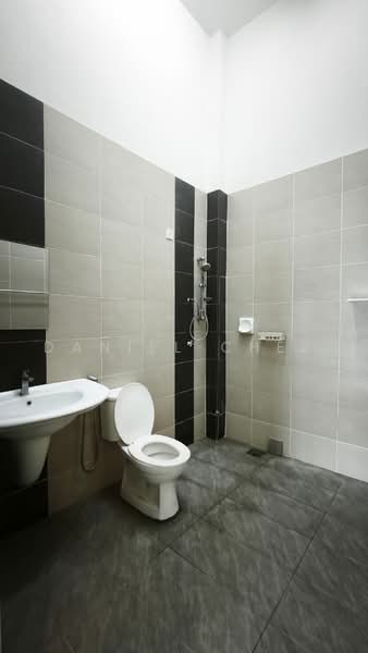 Rumah Teres 2-Tingkat untuk Disewa di Ipoh (Perak) - Daniel Chee - Bathroom - PropertyGuru.com.my