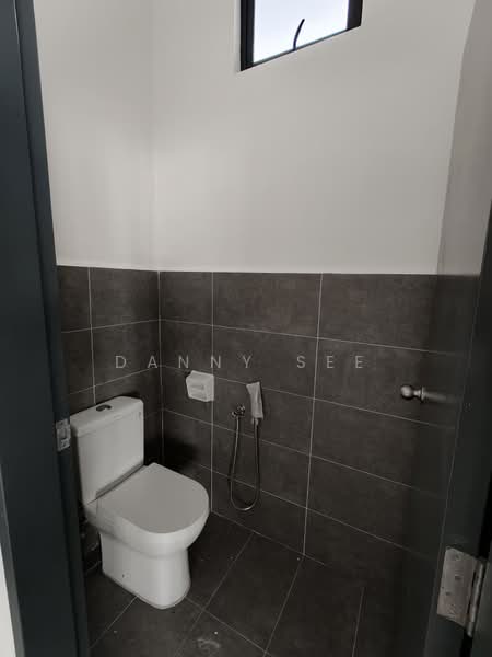 Kilang Teres untuk Disewa di Taman Muhibbah (Kulai) - Danny See - Bathroom - PropertyGuru.com.my