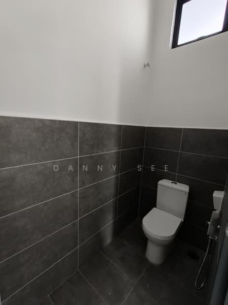 Kilang Teres untuk Disewa di Taman Muhibbah (Kulai) - Danny See - Bathroom - PropertyGuru.com.my