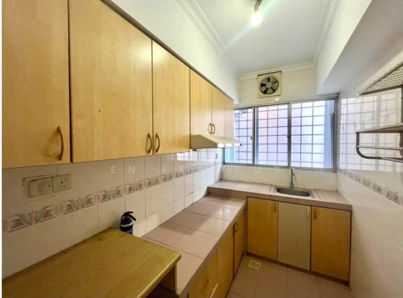 Kondominium untuk Dijual di City Garden Palm Villa Condominium - En Ferdaus - Kitchen - PropertyGuru.com.my