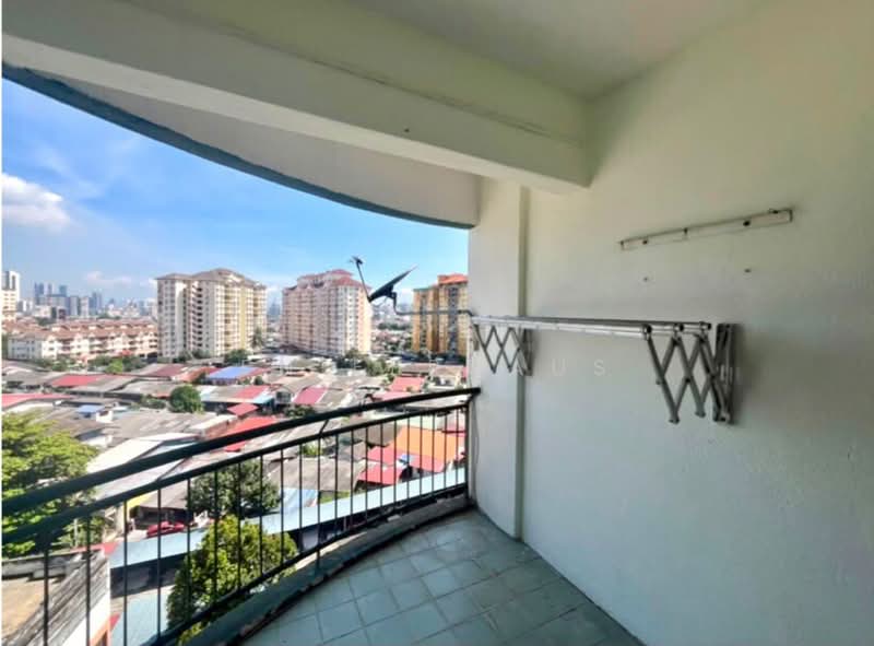 Kondominium untuk Dijual di City Garden Palm Villa Condominium - En Ferdaus - Balcony - PropertyGuru.com.my
