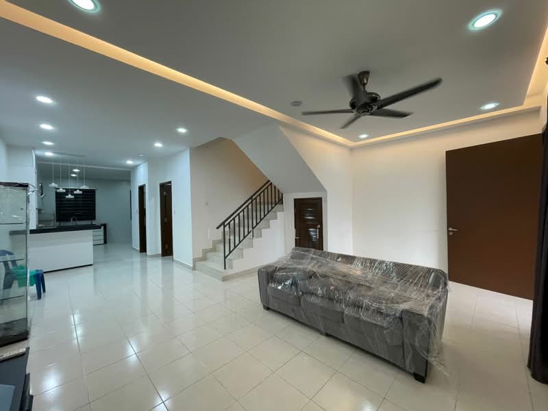2-storey Terraced House for Sale in Saujana Utama (Puncak Alam) - Bill Lim - Living Room - PropertyGuru.com.my