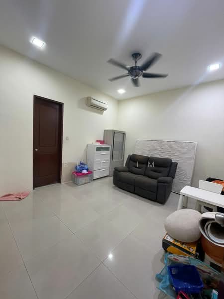 Rumah Teres 2-Tingkat untuk Dijual di Bukit Rahman Putra (Sungai Buloh) - Bill Lim - Living Room - PropertyGuru.com.my