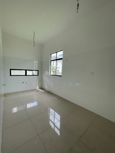 Rumah Berkembar untuk Dijual di Eco Grandeur (Puncak Alam) - Bill Lim - Kitchen - PropertyGuru.com.my