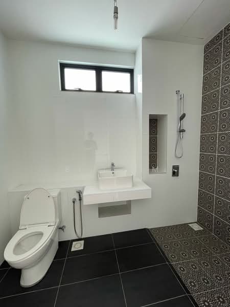 Rumah Berkembar untuk Dijual di Eco Grandeur (Puncak Alam) - Bill Lim - Bathroom - PropertyGuru.com.my