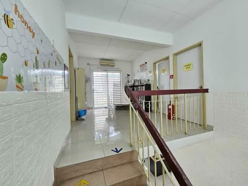 2-storey Terraced House for Sale in TAMAN PUCHONG UTAMA (Puchong) - Evan Goh - Corridor - PropertyGuru.com.my