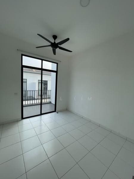 Rumah Teres 2-Tingkat untuk Disewa di Eco Grandeur (Puncak Alam) - Bill Lim - Balcony - PropertyGuru.com.my