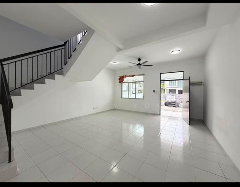 2-storey Terraced House for Sale in Taman Scientex Rawang (Rawang) - Kelly Kok - Living Room - PropertyGuru.com.my