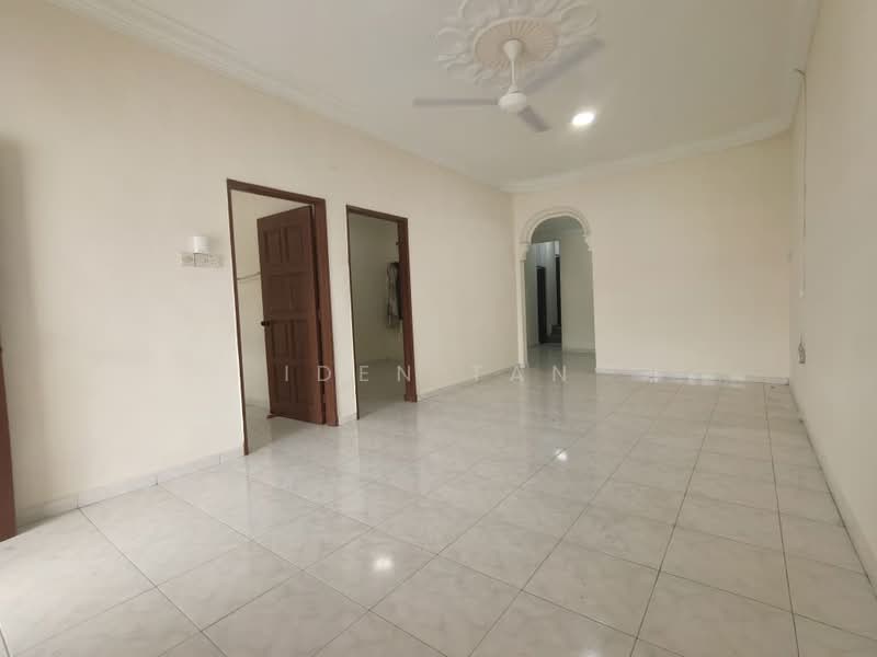 Rumah Teres 1-Tingkat untuk Dijual di Taman Ungku Tun Aminah (Skudai) - Iden Tan - Living Room - PropertyGuru.com.my