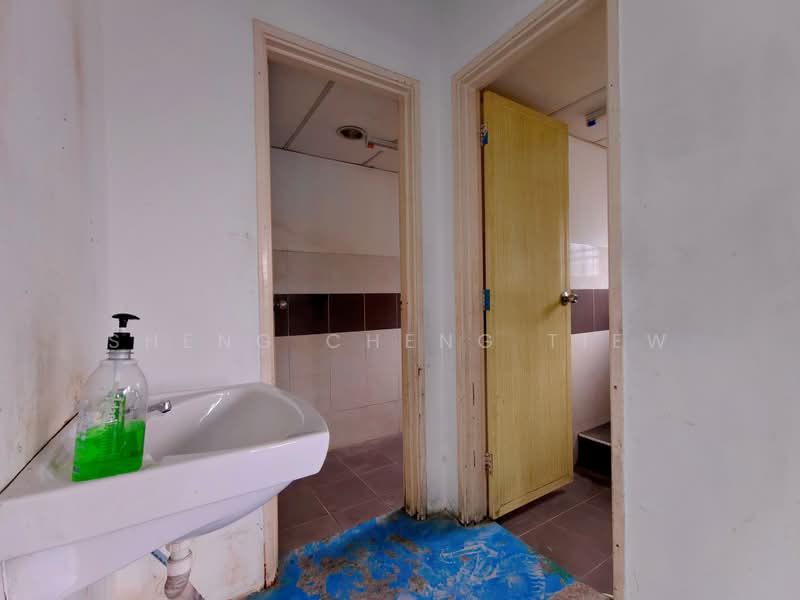 Shop / Office for Rent in Setia Tropika (Johor Bahru) - Sheng Cheng Tiew - Bathroom - PropertyGuru.com.my