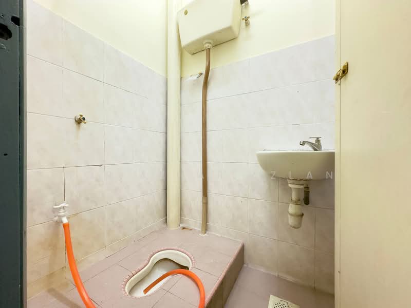 2-storey Terraced House for Sale in Pjs 10 (Sunway) - Nor Azhar Azlan - Bathroom - PropertyGuru.com.my