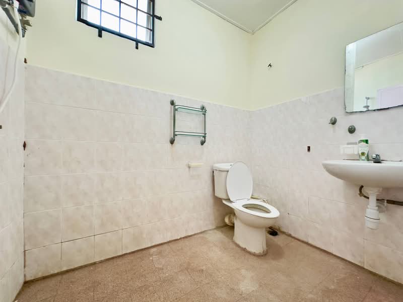 2-storey Terraced House for Sale in Pjs 10 (Sunway) - Nor Azhar Azlan - Bathroom - PropertyGuru.com.my