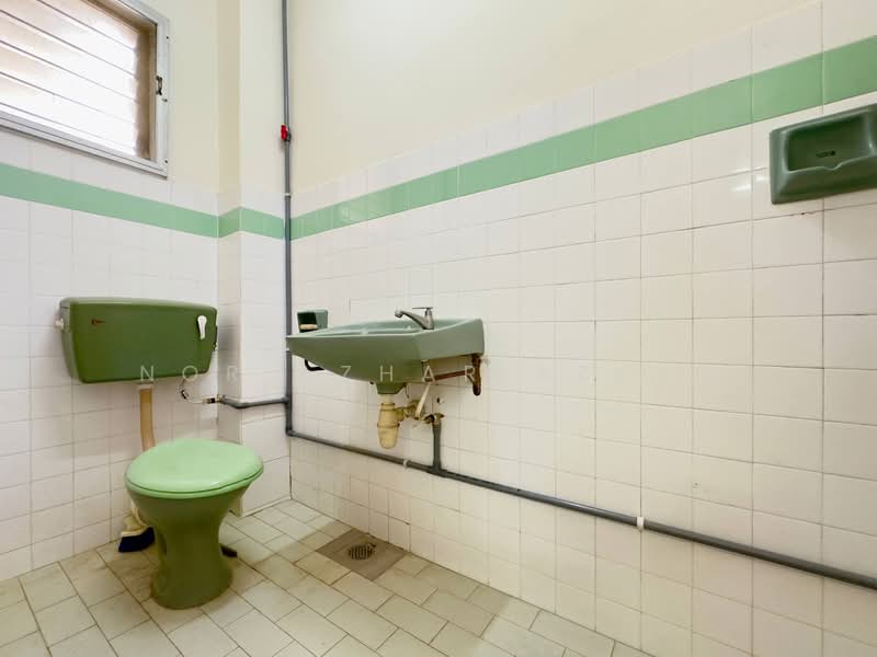 2-storey Terraced House for Sale in Pjs 10 (Sunway) - Nor Azhar Azlan - Bathroom - PropertyGuru.com.my
