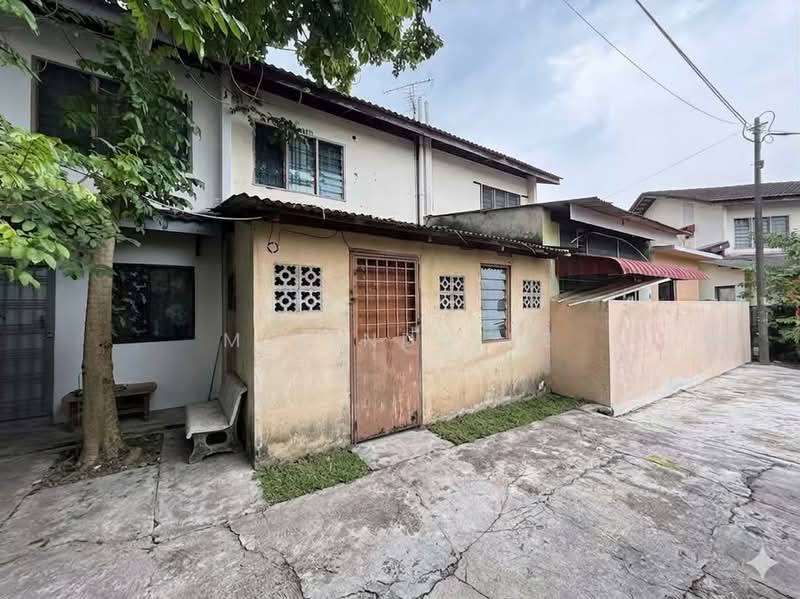 Rumah Teres 2-Tingkat untuk Dijual di Taman Molek (Johor Bahru) - Melinda Ee - Exterior - PropertyGuru.com.my