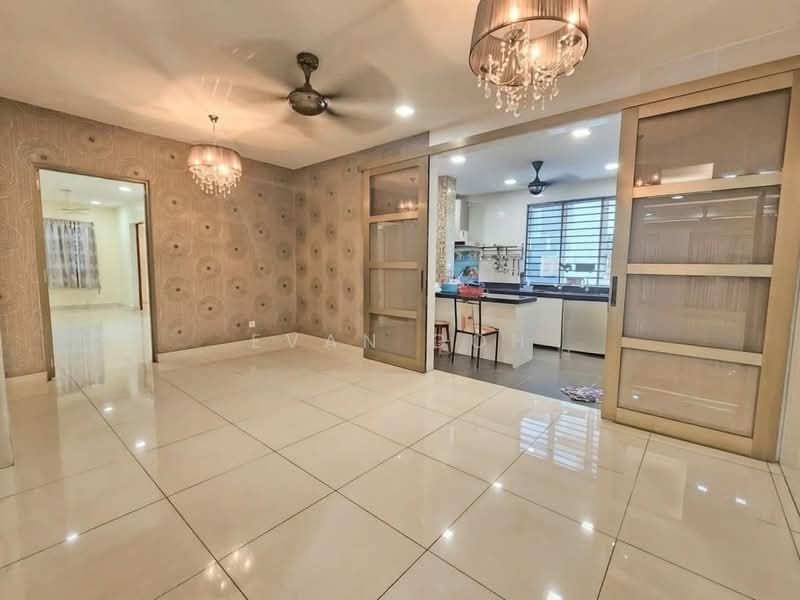 2-storey Terraced House for Sale in TAMAN PUCHONG UTAMA (Puchong) - Evan Goh - Living Room - PropertyGuru.com.my
