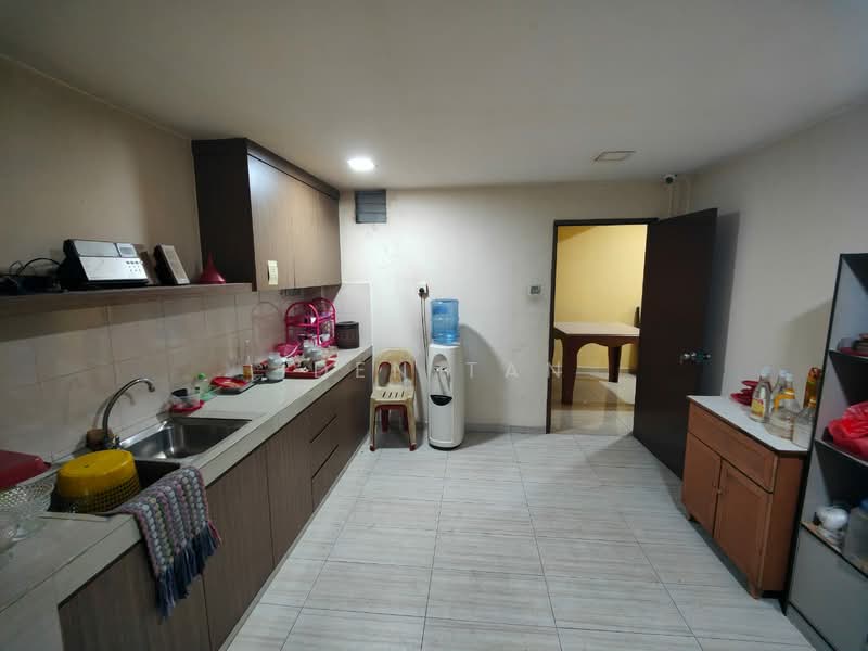 Terrace Factory for Sale in Taman Perindustrian Tanah Tampoi (Tampoi) - Iden Tan - Kitchen - PropertyGuru.com.my