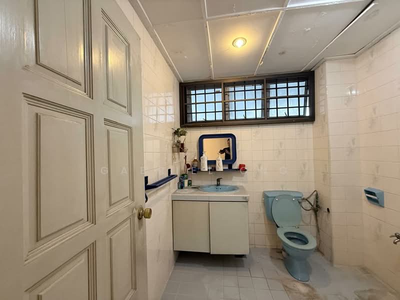Semi-Detached House for Sale in Taman Pelangi (Johor Bahru) - Gabriel Ong - Bathroom - PropertyGuru.com.my