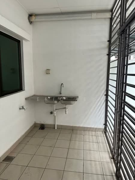 Rumah Teres untuk Dijual di Prima Selayang (Selayang) - Eric Per - Balcony - PropertyGuru.com.my