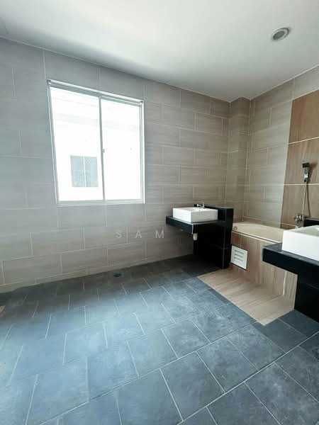 Semi-Detached House for Sale in Ipoh (Perak) - Sam . - Bathroom - PropertyGuru.com.my