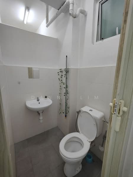 Pangsapuri untuk Dijual di Shineville Garden - Danny Lim - Bathroom - PropertyGuru.com.my
