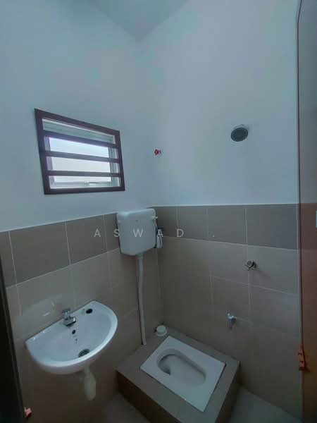 Rumah Teres 1-Tingkat untuk Dijual di Taman Perda Indah (Tasek Gelugor) - Aswad . - Bathroom - PropertyGuru.com.my