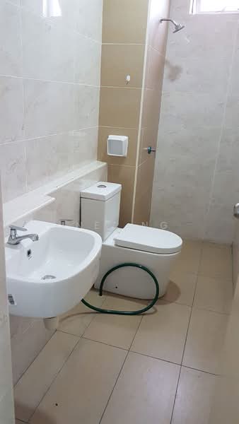 Kediaman Servis untuk Dijual di D'Summit Residences - Inez Ng - Bathroom - PropertyGuru.com.my