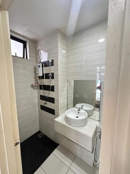Kediaman Servis untuk Dijual di D'Summit Residences - Inez Ng - Bathroom - PropertyGuru.com.my