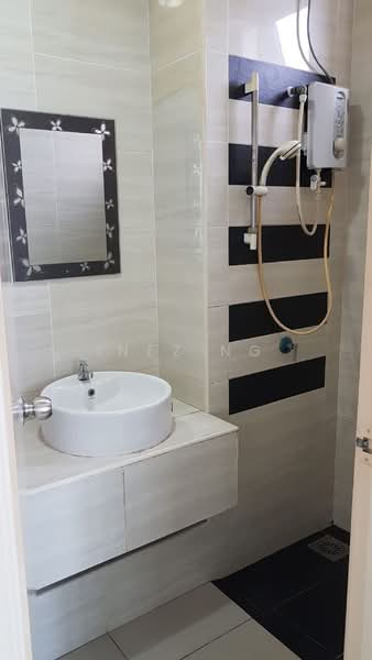 Kediaman Servis untuk Dijual di D'Summit Residences - Inez Ng - Bathroom - PropertyGuru.com.my