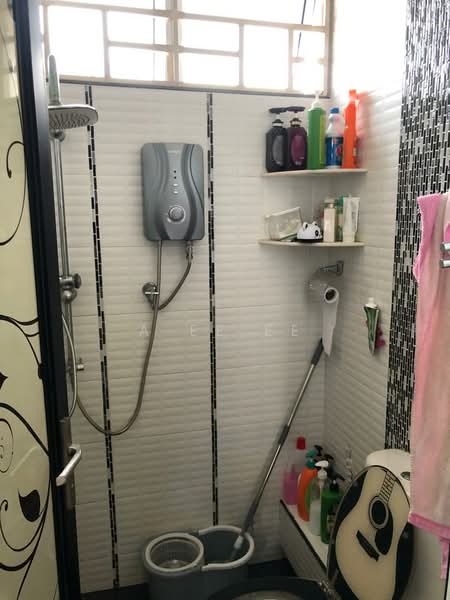 Semi-Detached House for Sale in Taman Green Lane (Jelutong) - A Ee Ee - Bathroom - PropertyGuru.com.my