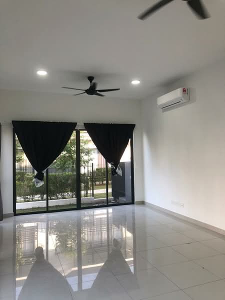 2-storey Terraced House for Rent in Telok Panglima Garang (Selangor) - Chris Lee - Living Room - PropertyGuru.com.my