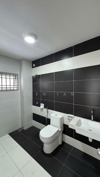 Rumah Teres 2-Tingkat untuk Dijual di Nusantara Prima (Gelang Patah) - Iden Tan - Bathroom - PropertyGuru.com.my