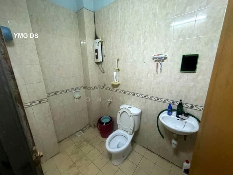 1-storey Terraced House for Sale in Bandar Bukit Raja (Klang) - Rohaya . - Bathroom - PropertyGuru.com.my