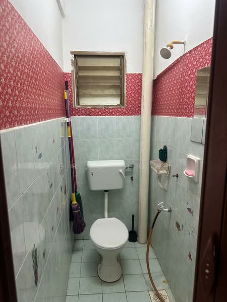 Flat for Rent at Alpha Arena - Eric How - Bathroom - PropertyGuru.com.my