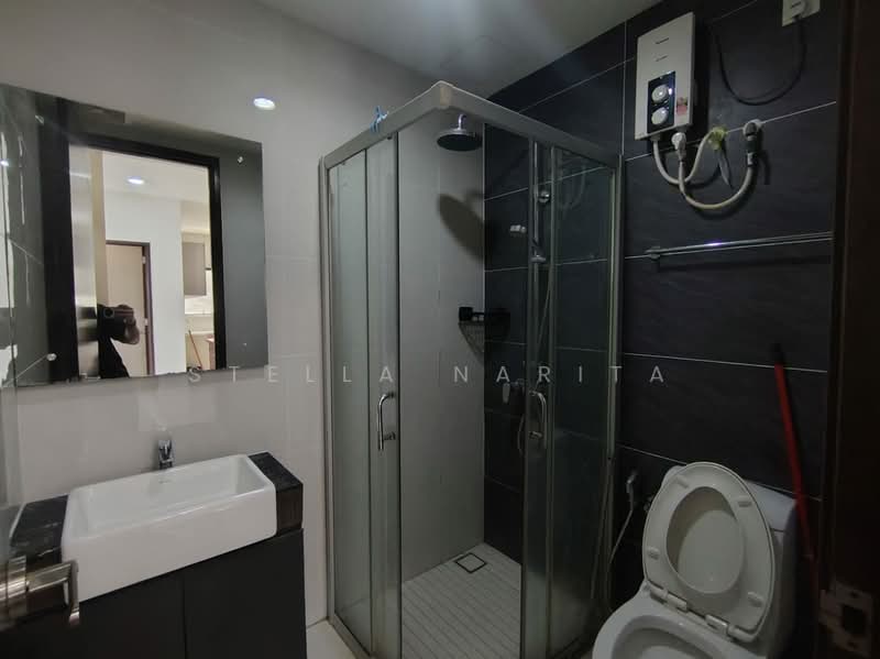 Condominium for Rent at Bay Point @ Country Garden Danga Bay - Stella Narita - Bathroom - PropertyGuru.com.my