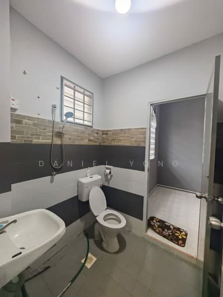 Rumah Teres 2-Tingkat untuk Dijual di Taman Megah Ria (Masai) - Daniel Yong - Bathroom - PropertyGuru.com.my