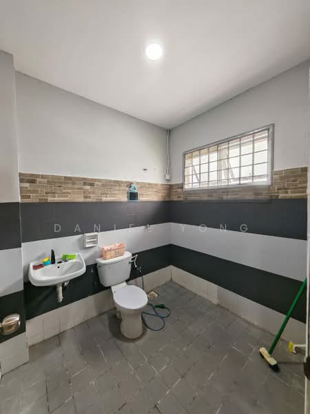 Rumah Teres 2-Tingkat untuk Dijual di Taman Megah Ria (Masai) - Daniel Yong - Bathroom - PropertyGuru.com.my