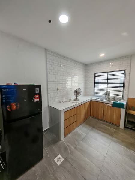Rumah Teres 2-Tingkat untuk Dijual di Taman Megah Ria (Masai) - Daniel Yong - Kitchen - PropertyGuru.com.my