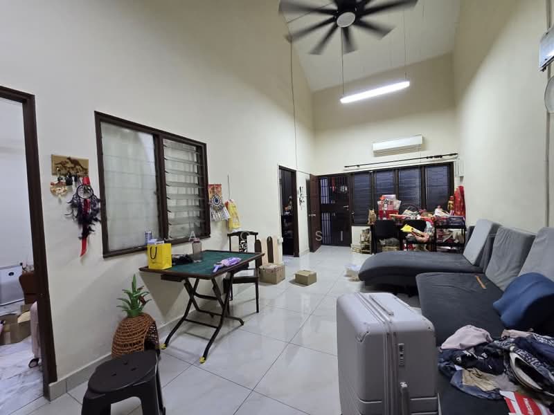 1-storey Terraced House for Sale in Taman Skudai Baru (Skudai) - Jason Sim - Living Room - PropertyGuru.com.my
