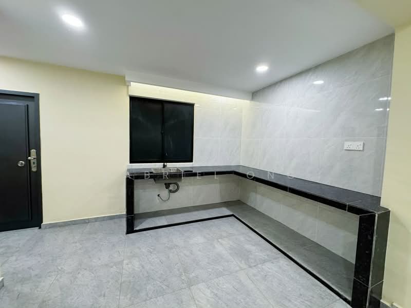 Rumah Teres 2-Tingkat untuk Dijual di Taman Pelangi (Johor Bahru) - Gabriel Ong - Kitchen - PropertyGuru.com.my