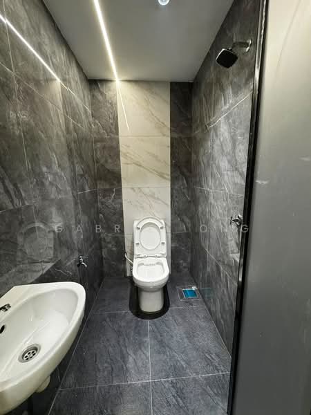 Rumah Teres 2-Tingkat untuk Dijual di Taman Pelangi (Johor Bahru) - Gabriel Ong - Bathroom - PropertyGuru.com.my