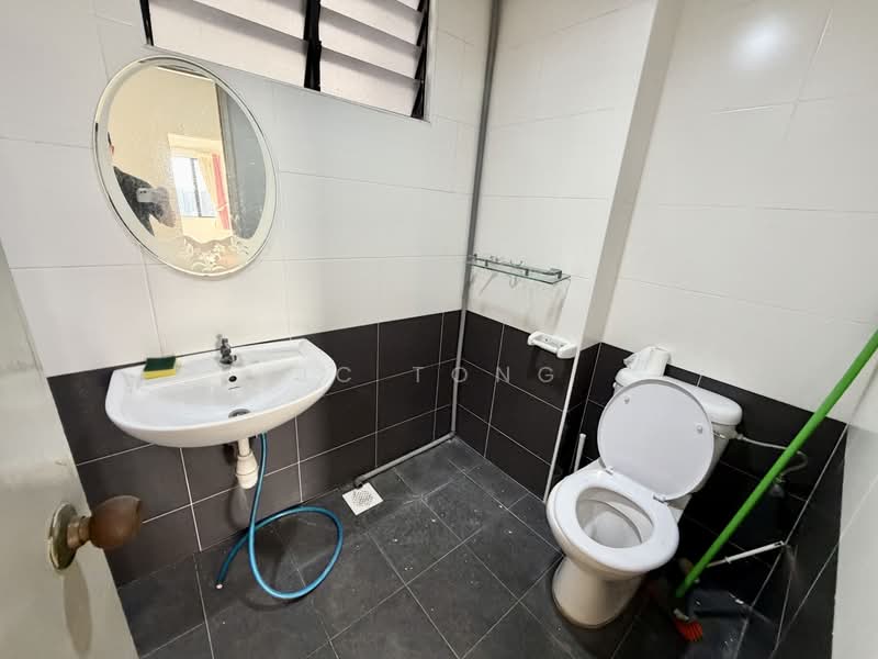 Pangsapuri untuk Dijual di Parkview Towers - JC Tong - Bathroom - PropertyGuru.com.my