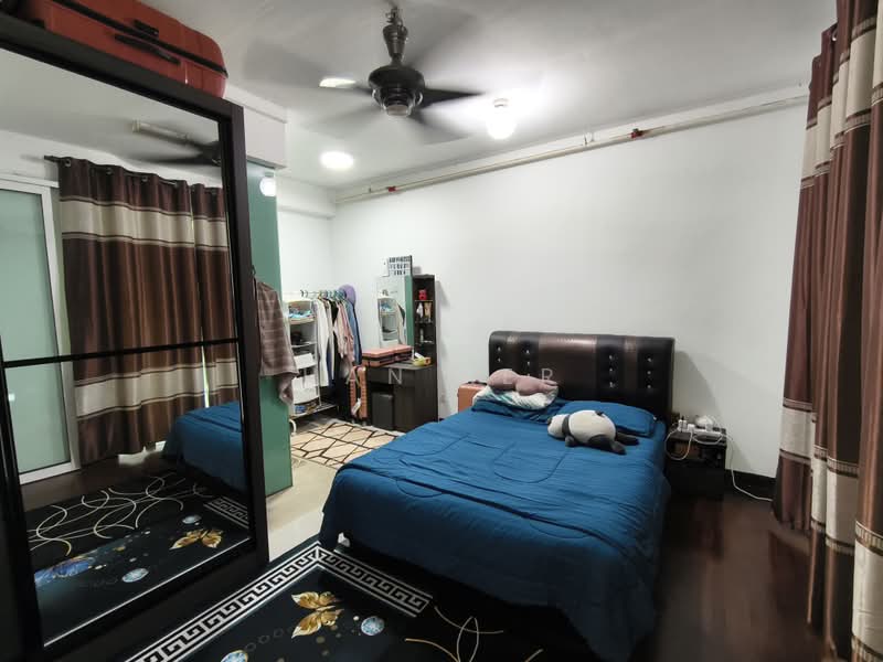 Kediaman Servis untuk Dijual di The Scott Garden SOHO - Han Ker - Bedroom - PropertyGuru.com.my