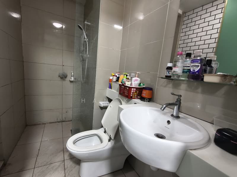 Kediaman Servis untuk Dijual di The Scott Garden SOHO - Han Ker - Bathroom - PropertyGuru.com.my