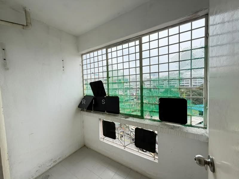 Kondominium untuk Dijual di Pelangi Indah Condominium - Tris Jong - Balcony - PropertyGuru.com.my