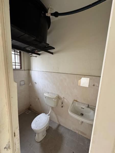 Apartment for Sale at Seri Mengkuang - Chang Kai Yin - Bathroom - PropertyGuru.com.my