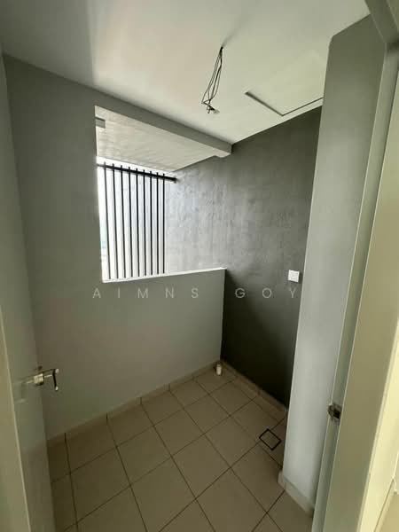Kediaman Servis untuk Dijual di Emerald 9 - Aimns Goy - Balcony - PropertyGuru.com.my