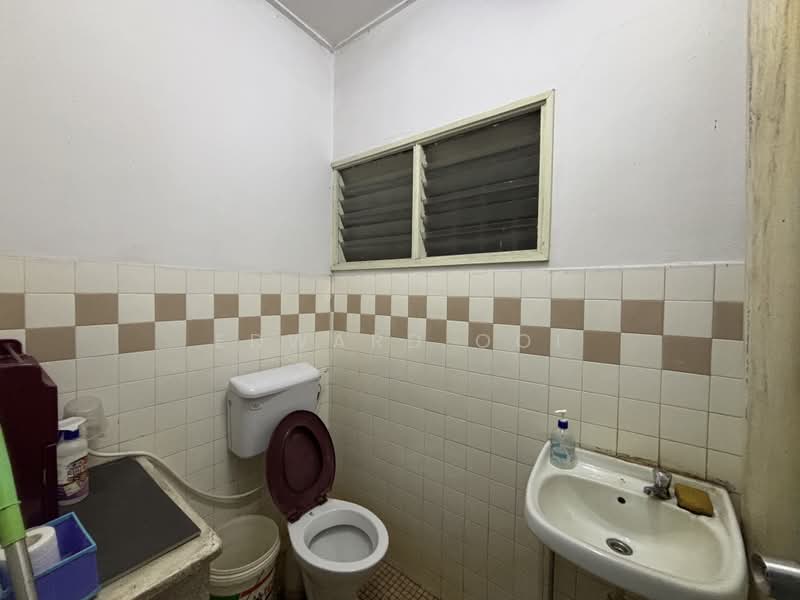 2-storey Terraced House for Sale in Taman Daya (Kepong) - Edward Ooi - Bathroom - PropertyGuru.com.my