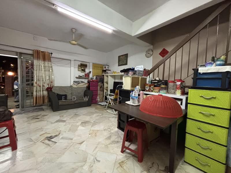 2-storey Terraced House for Sale in Taman Selayang (Selayang) - Edward Ooi - Living Room - PropertyGuru.com.my