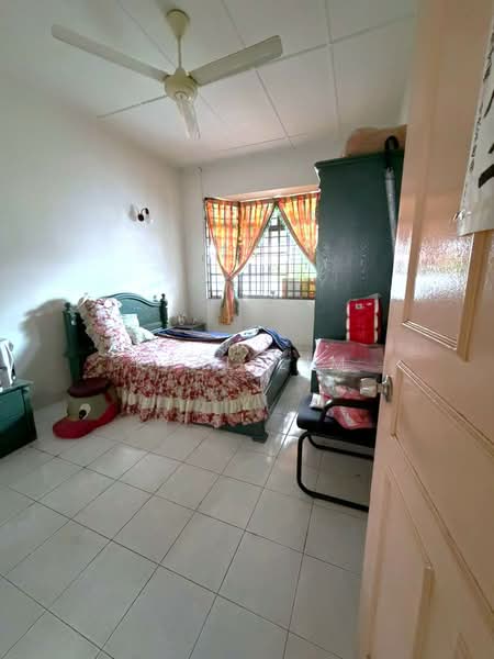 Rumah Teres 1-Tingkat untuk Dijual di Taman Rinting (Masai) - Karl Lim - Bedroom - PropertyGuru.com.my