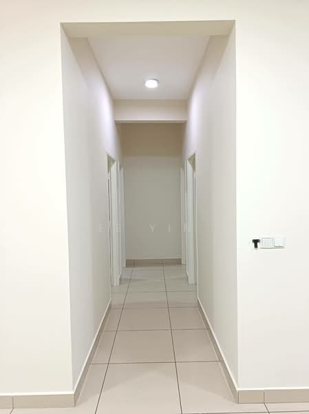Kediaman Servis untuk Dijual di Meridin Bayvue Serviced Apartment - See Yin . - Corridor - PropertyGuru.com.my